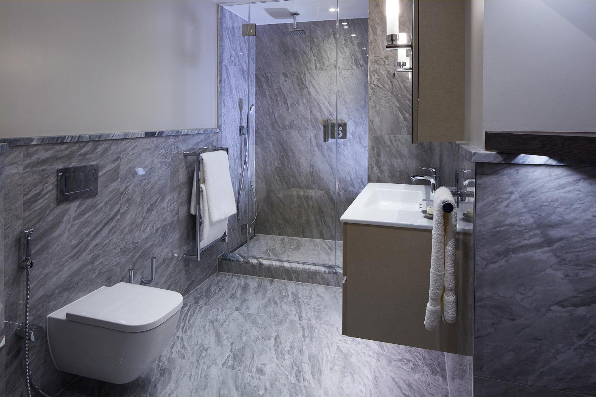 Luxury One Bedroom Apartment No Cloakroom
