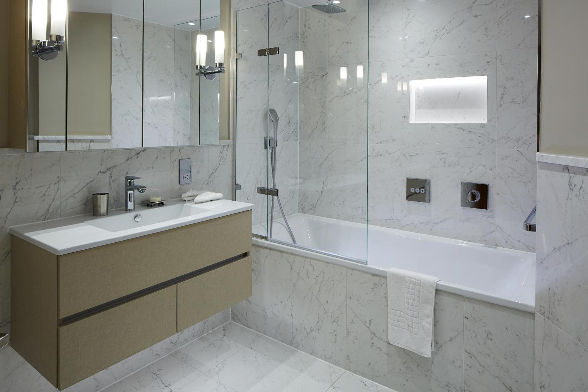 Deluxe Two Bedroom Apartment No Cloakroom