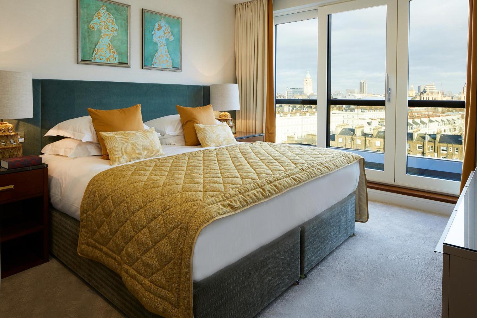 Deluxe Three Bedroom Apartment
